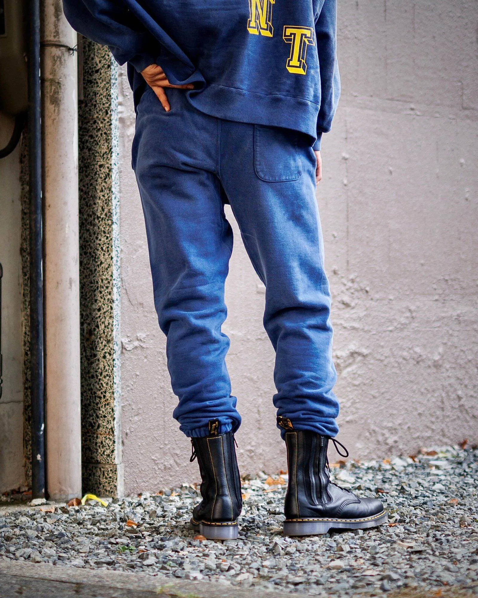 SAINT M×××××× ANGEL SWEATER PANTS/NAVY Angel Reborn Blue Sweatpants Washed Blue S-XL Assute Garment Dyeing Full Clothes Water Fading Dirty and Distressed New Vintage Ceiling God Cut Original Same Style